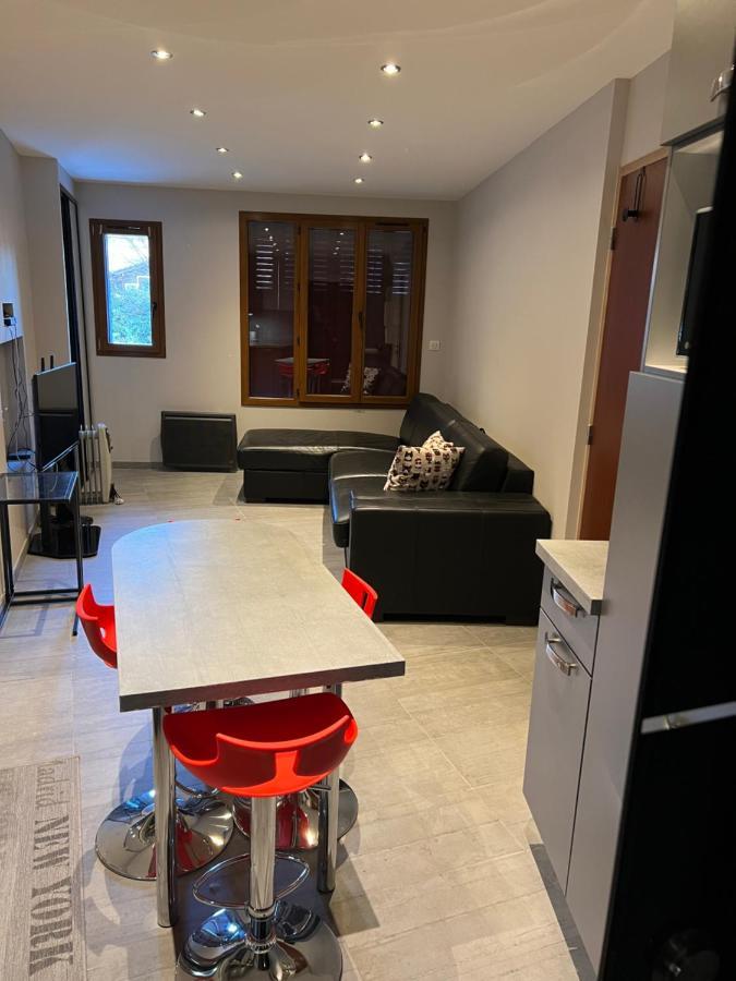 Mandana Apartment *